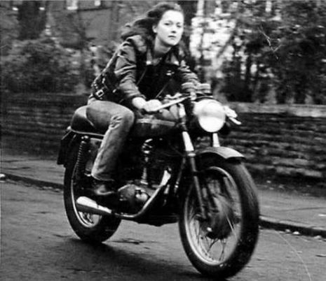 Girls-and-Their-Rides_-Photo-Collection-of-Women-on-Motorcycles